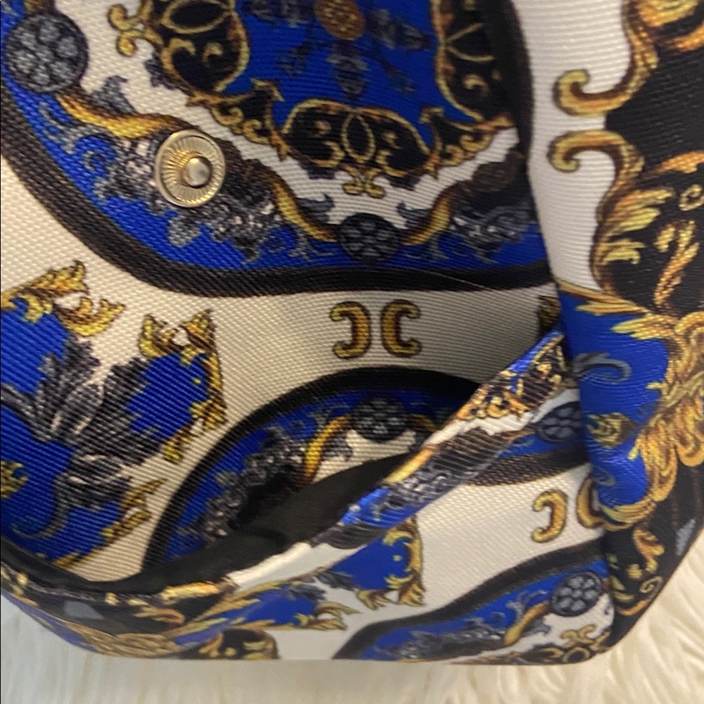 Alice+ Olivia Duffle Bag  Elegant Blue Tan color zipper two pockets on each side - Picture 12 of 12